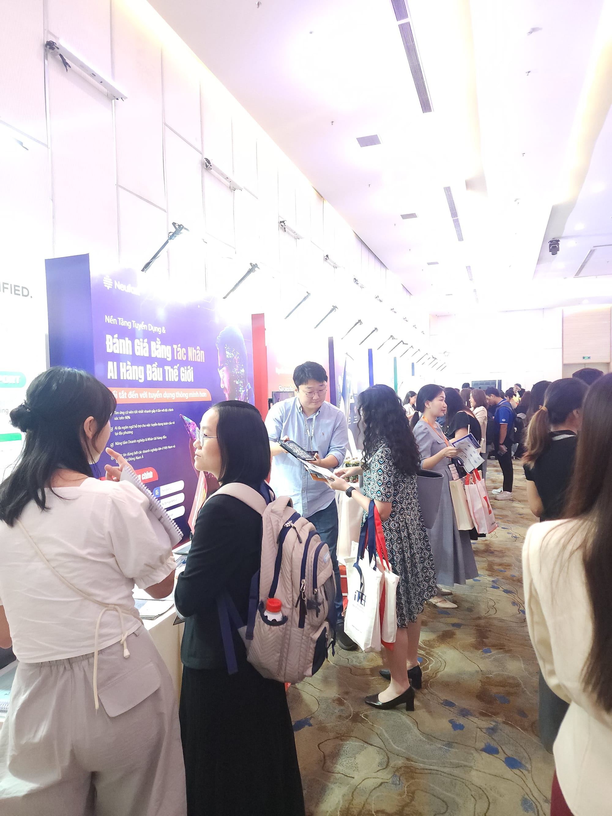 베트남 최대 HR 행사 속으로 :: VNHR 2025